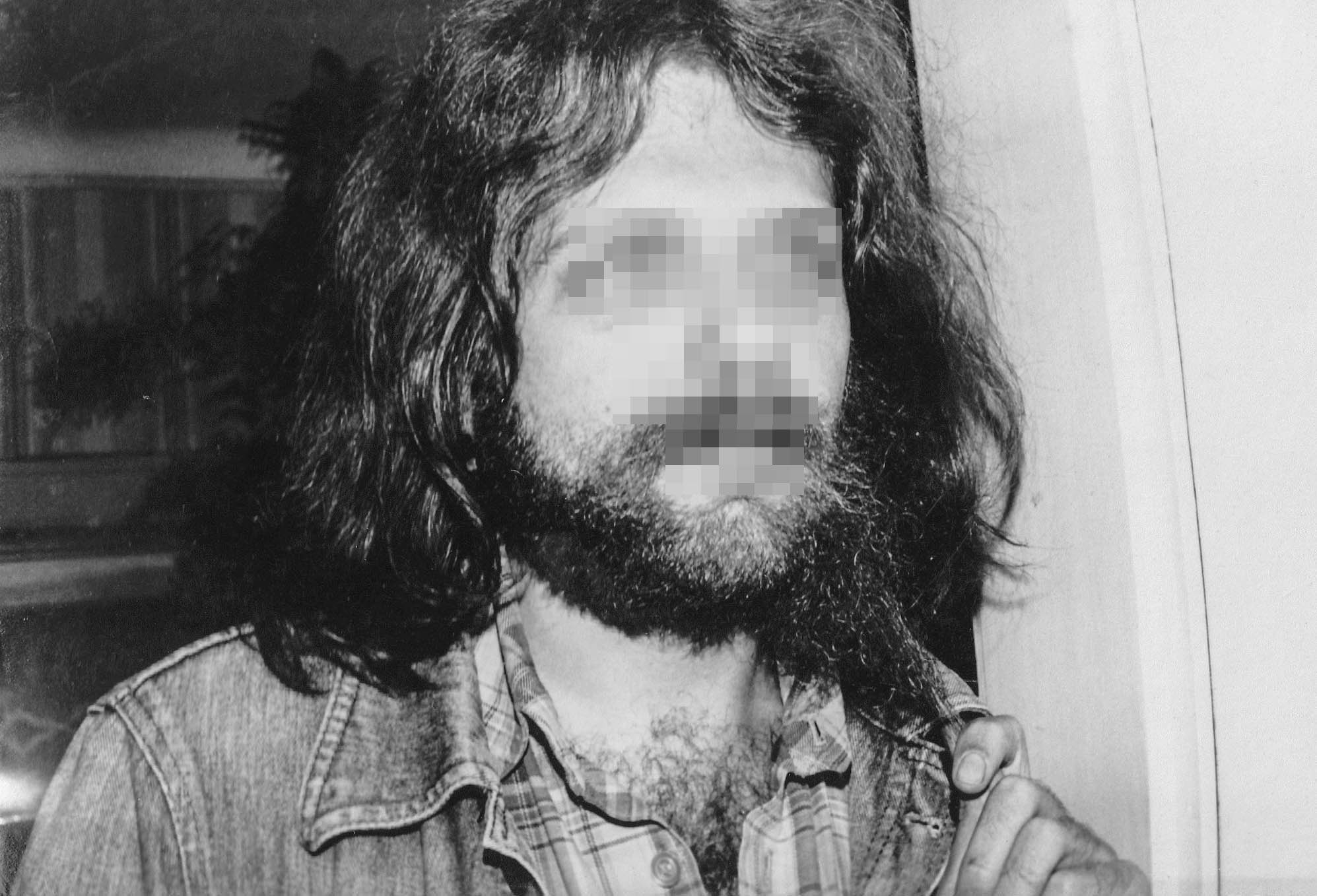 Снимљено 29. кад сам већ скратио једну страну браде; коса потом.